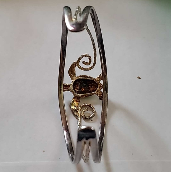 Glittering Green Sea Turtle Bracelet Silver-Tone Fancy Open - Picture 7 of 7